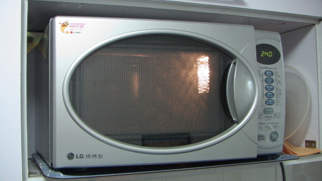 Illustration for article titled ‘Stranger Things’ Fans, Wean Yourself Off ’80s Nostalgia With Pictures Of These ’80s Microwaves